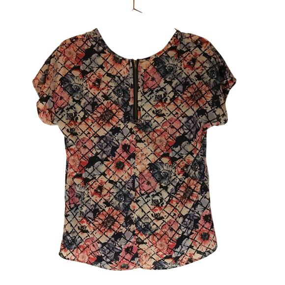 Floral Short Sleeve Top - Size Medium - Excellent Condition - Picture 3 of 7